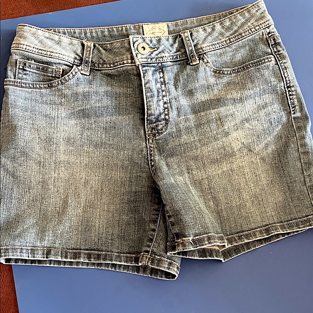 Woman’s Jean shorts